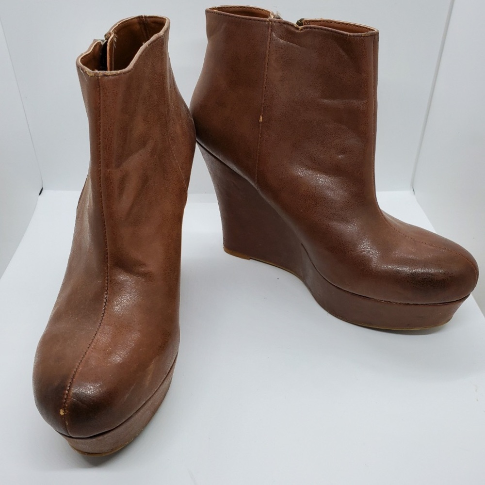 Tan hidden platform bootie